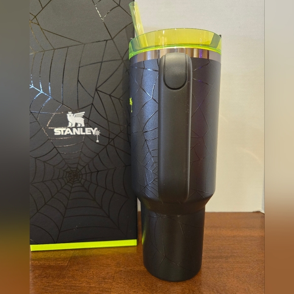 Stanley Halloween Quencher 40oz Web Glow Tumbler - 2024 Special Edition NEW - Picture 3 of 7